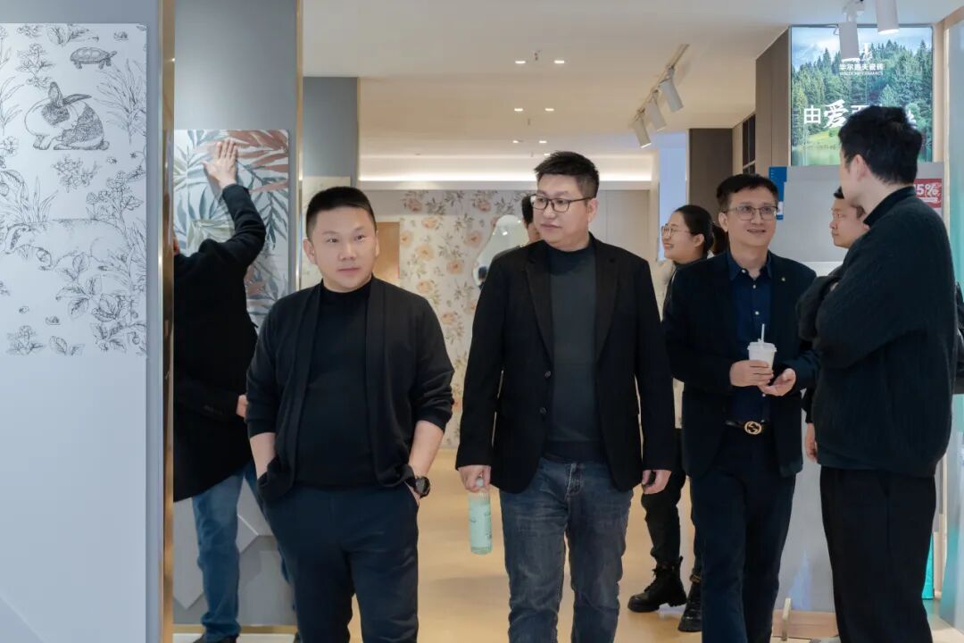 交流互进 共谋发展｜鹰牌集团赴千思装饰考察交流，共话行业发展新趋势(图10)