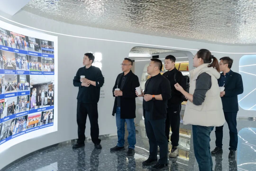 交流互进 共谋发展｜鹰牌集团赴千思装饰考察交流，共话行业发展新趋势(图7)