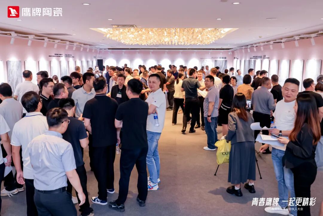 荣誉加冕 实力见证｜鹰牌陶瓷荣膺“陶瓷十大品牌”(图11)